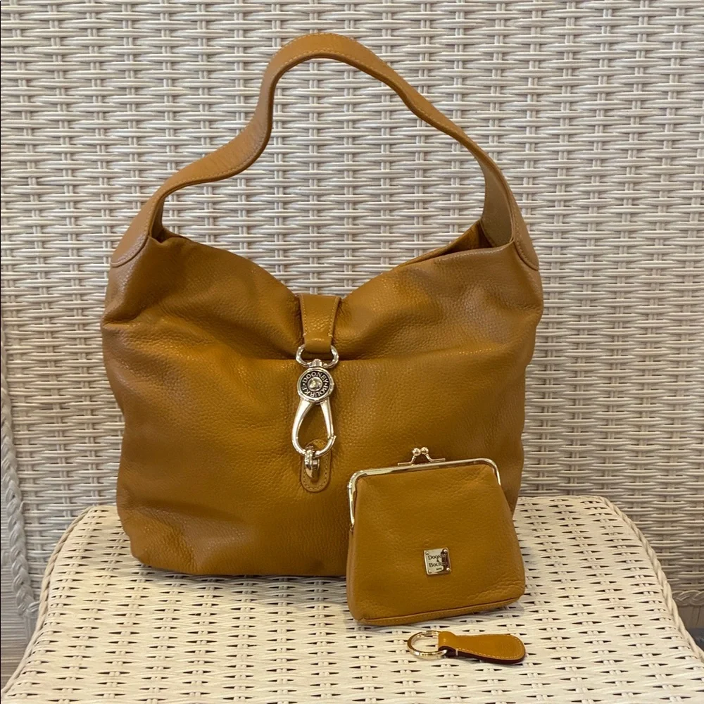 🆕 Dooney & Bourke Leather Shoulder Bag - Excellent Used Condition